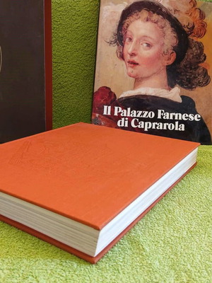 Il Palazzo Farnese di Caprarola art book like new, Italian