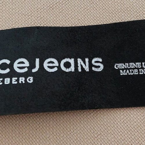 Γυναικεία δερμάτινη ζώνη Iceberg μεταχειρισμένη, μαύρη, μέγεθος 46