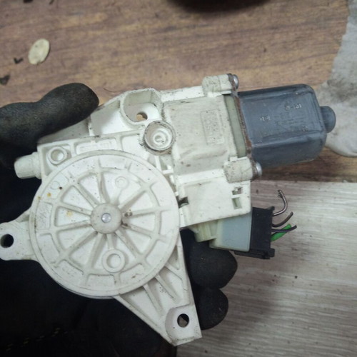 Electric window motor front right A2048200242 for Mercedes-Benz C-class (W204) C 180 used