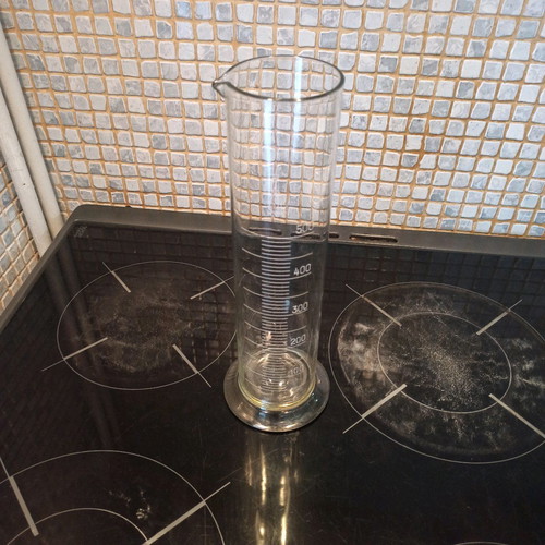 Glass volumetric measuring cylinder used 500 ml in excellent condition