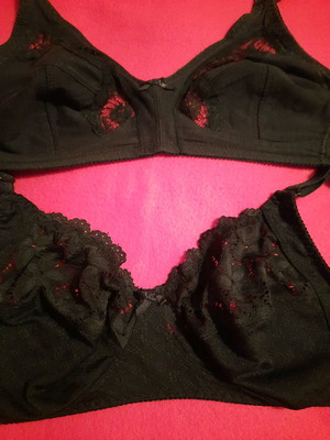 Black bras like new, pack of 2, size 90C