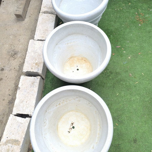 Plastic flowerpots set of 5 like new