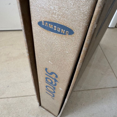 Staron Samsung suitcase with 60 samples like new