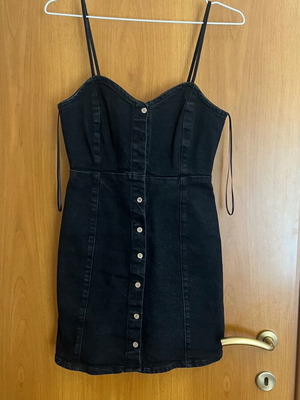 Μαύρο φόρεμα Pull&Bear με κουμπιά και υφή τζιν νούμερο 26 like new