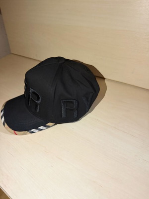 Burberry cap, one size
