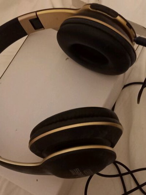 Wireless sport st17 headphones like new with box