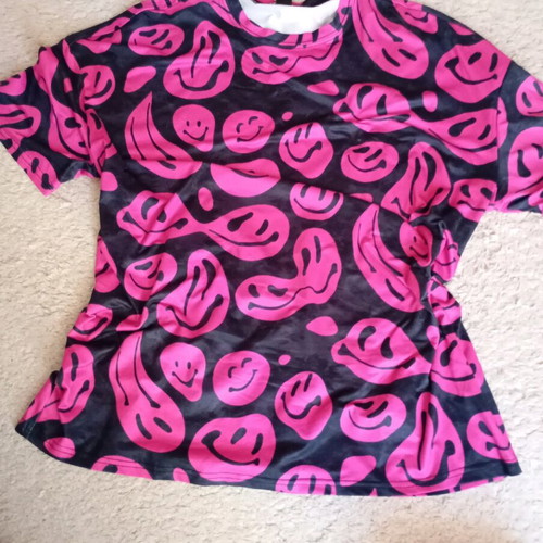 Oversized t shirt like new, black and pink, sizes M and L