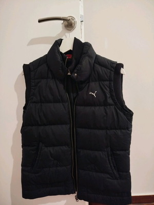 Puma women's athletic sleeveless jacket size M like new, black