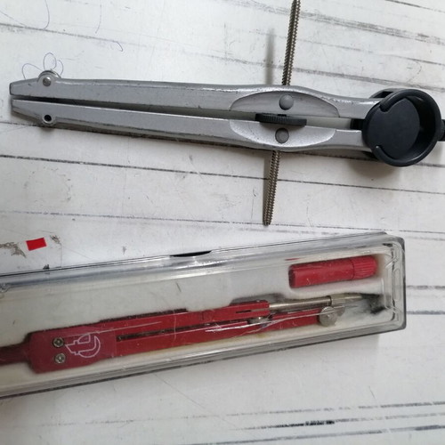 Vintage compasses used, set of 2 with pencils for collectors or use