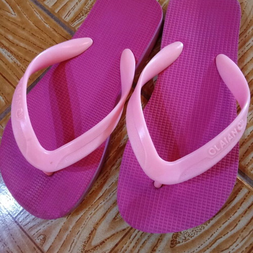 Olaian pink flip flops used size 27-28