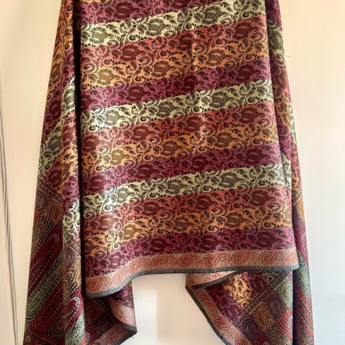 Pashmina 100% cashmere like new with traditional lachouri pattern