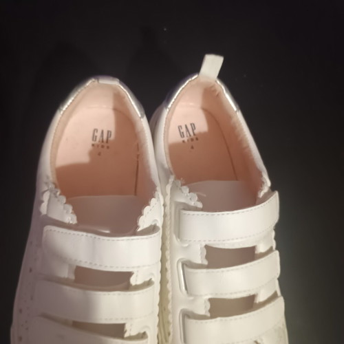 GAP Kids Athletic Shoes like new, size 35-36, white, 23cm