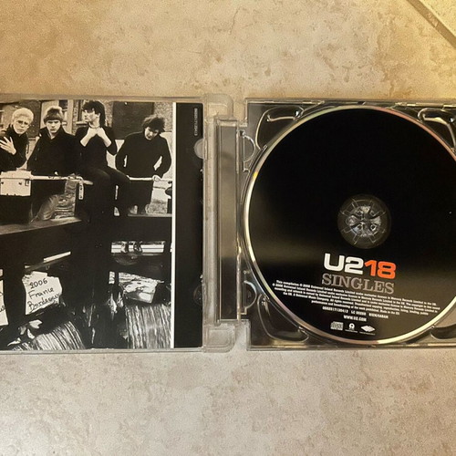 U2 18 Singles CD like new, rock