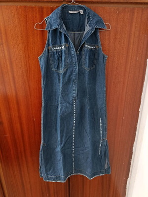 Denim sleeveless dress used with white detailing and side slits