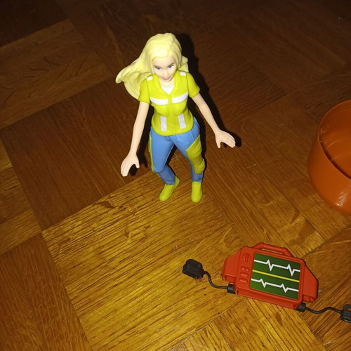 Barbies plastic figure new with suitcase