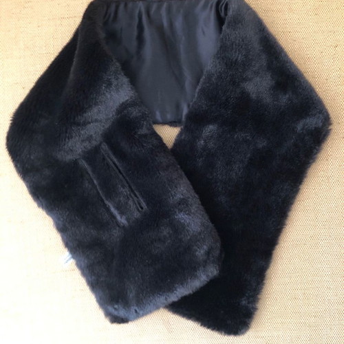 Gordana London faux fur black collar scarf used