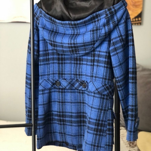 O’Neil women’s checked coat like new, blue and black