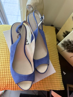 Guess blue sandals like new size 38 with high heel and platform