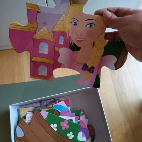 Floor puzzle like new with 24 large pieces