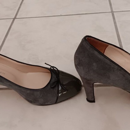 Kalogiou suede gray pumps used, size 35.5, with olive patent detail
