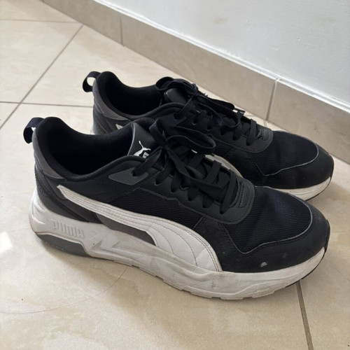 Puma sneaker size 44, like new, black and white