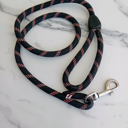 Dog leash new, dimensions 1.15 × 0.12 cm
