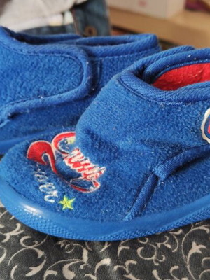 Boys winter house slippers shoes size 22 like new blue