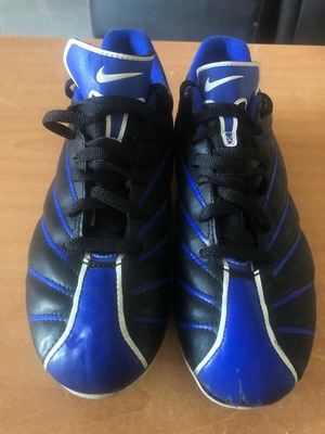 Branded men's athletic shoes used size 42.5