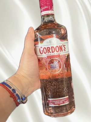 Gordon's Pink Gin 700 ml with raspberry, red currant & strawberry