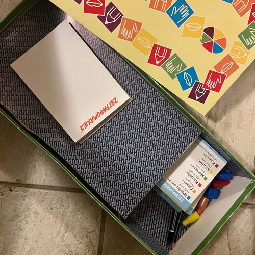 Pictionary board game like new