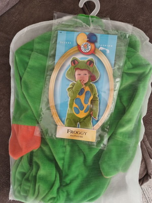 Carnival frog costume like new, size 12/18 months
