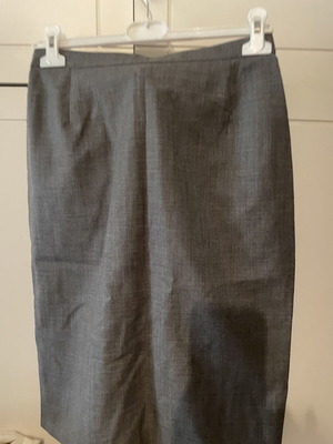 Italian grey pencil skirt, 100% pure new wool