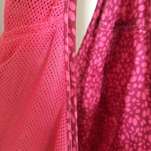 Nike gym bag like new, medium, fuchsia, shoulder type