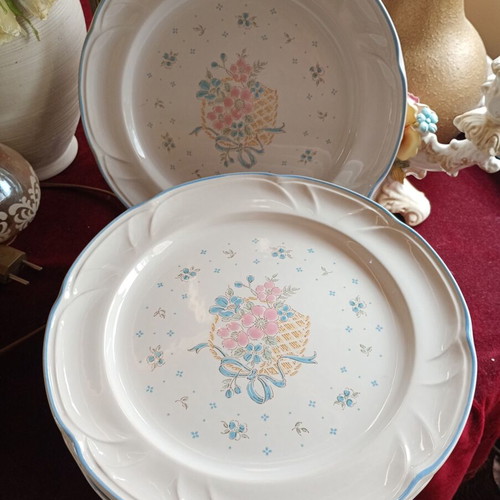 Porcelain plates like new, pack of 9, made in Japan, 27 cm diameter