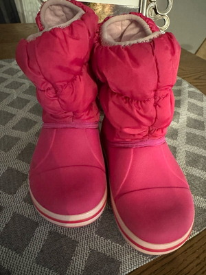 Crocs girls' rain boots pink sizes 24-25 like new