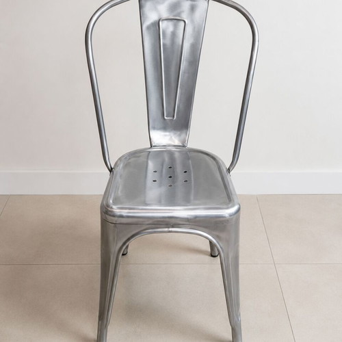 Outdoor and kitchen table with 6 metal chairs like new