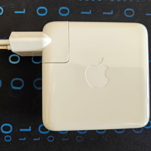 Apple USB-C Laptop Charger 61W 3A like new without power cable