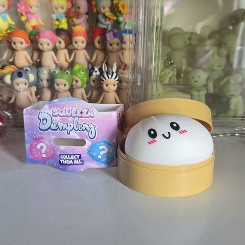 Squeeza Dumpling white squishy toy