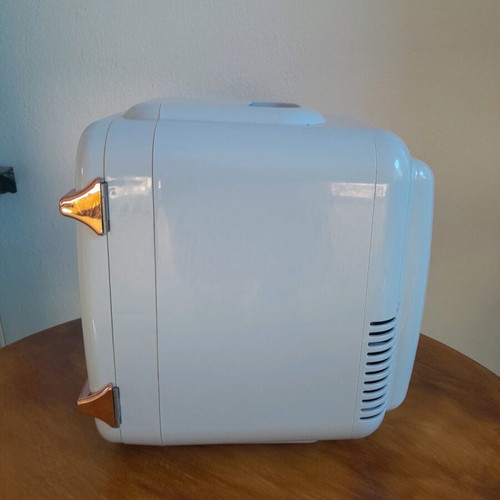 Stylpro cosmetic fridge used, needs repair