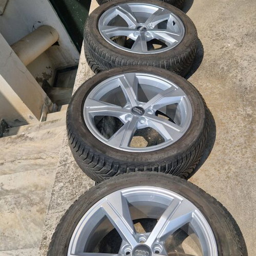 Audi A1 17-inch aluminum rims with used Michelin tires