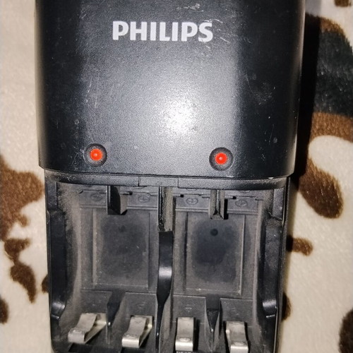 Philips SCB1480NB/12 universal battery charger