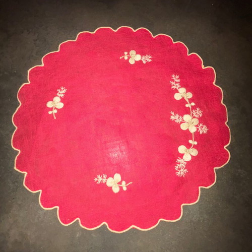 Serving tray doily like new with hand-stitched festoon embroidery 28 cm
