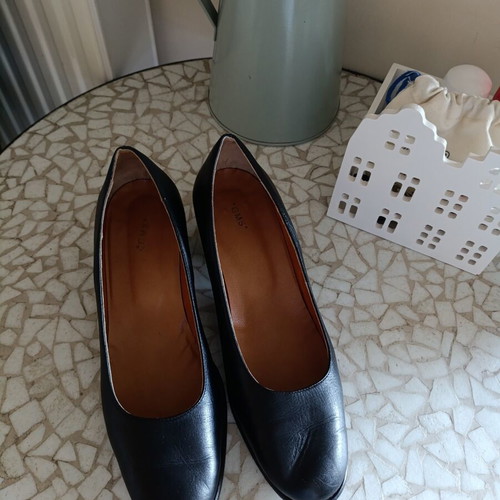 Leather pumps, black, size 40