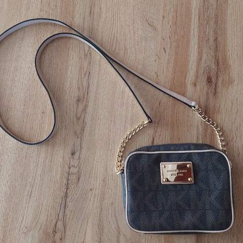 Michael Kors crossbody bag used, shoulder type