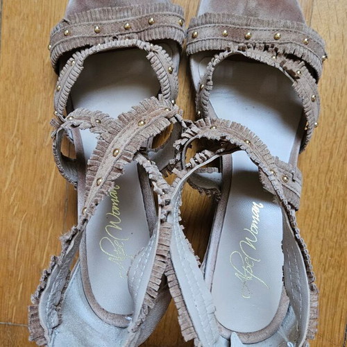 Alpe suede women's sandals size 39 like new, beige, 7 cm heel