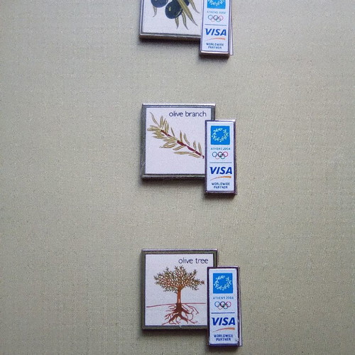 Συλλεκτική κασετίνα με 6 pins Visa καινούργια
