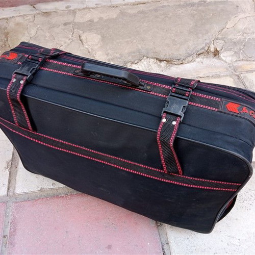Medium suitcase with 4 wheels used