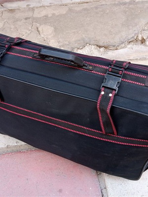 Medium suitcase with 4 wheels used