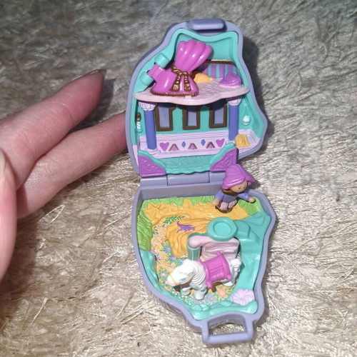 Polly Pocket 1995 toy in very good condition