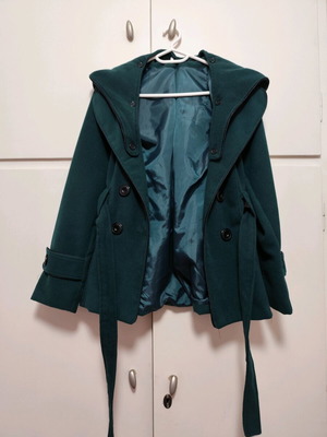 Cypress green coat with hood and pockets, like new, size Small